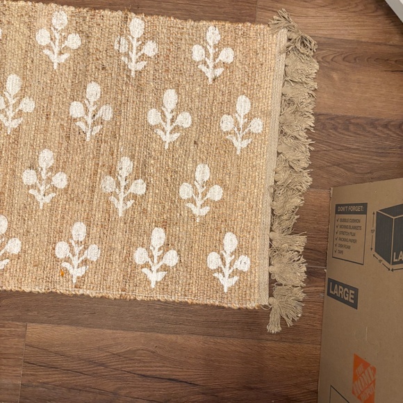 Flower Design Throw Rug - Picture 3 of 7